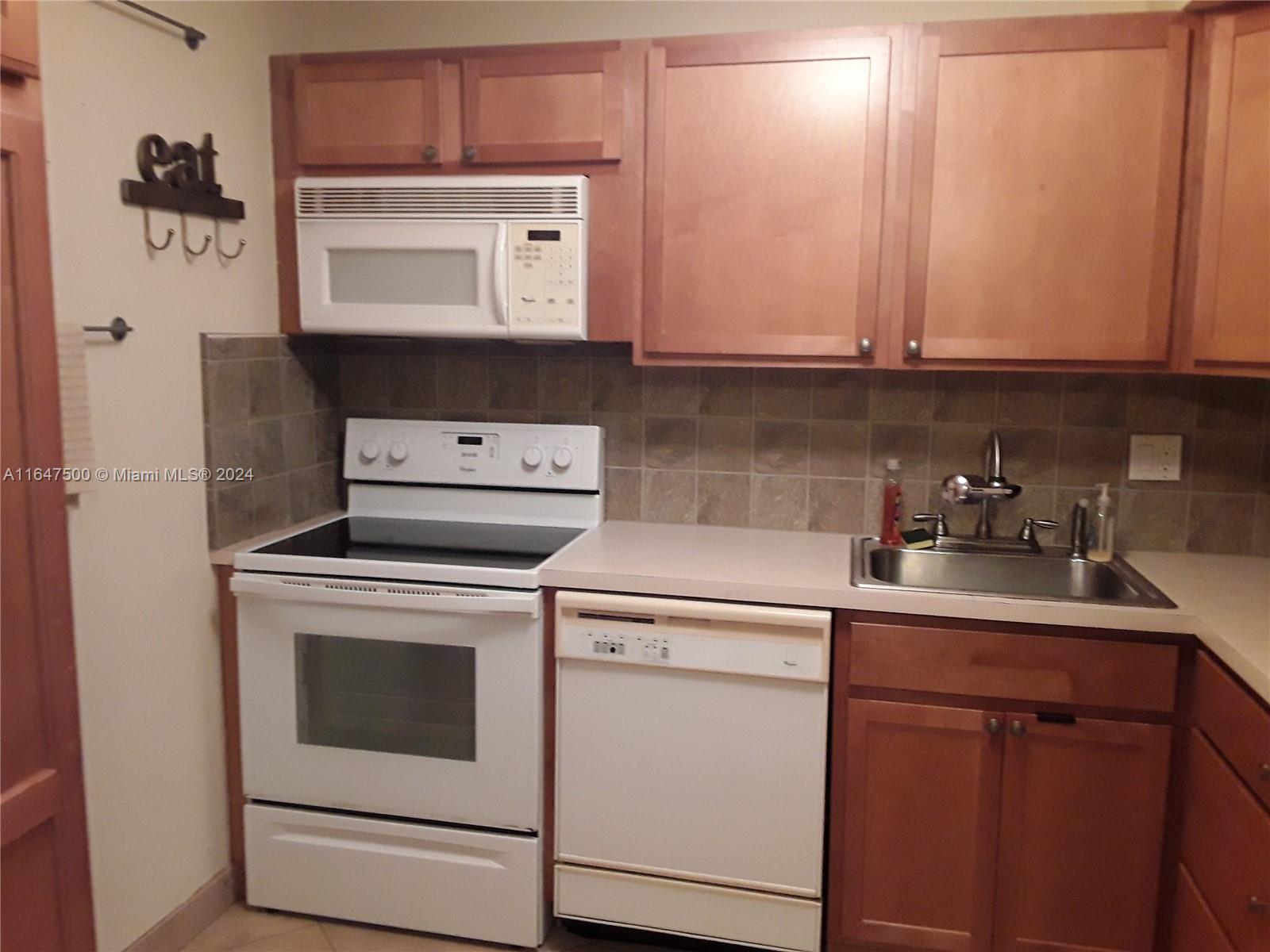 AVANT GARDE CONDO - Residential Lease