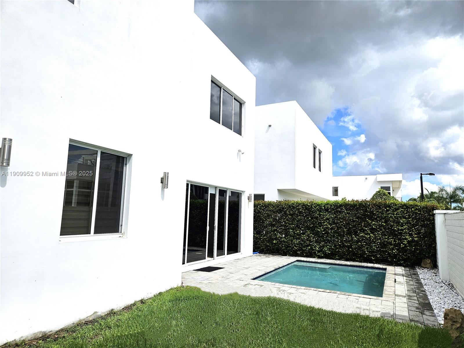 DORAL COMMONS RESIDENTIAL - Residential