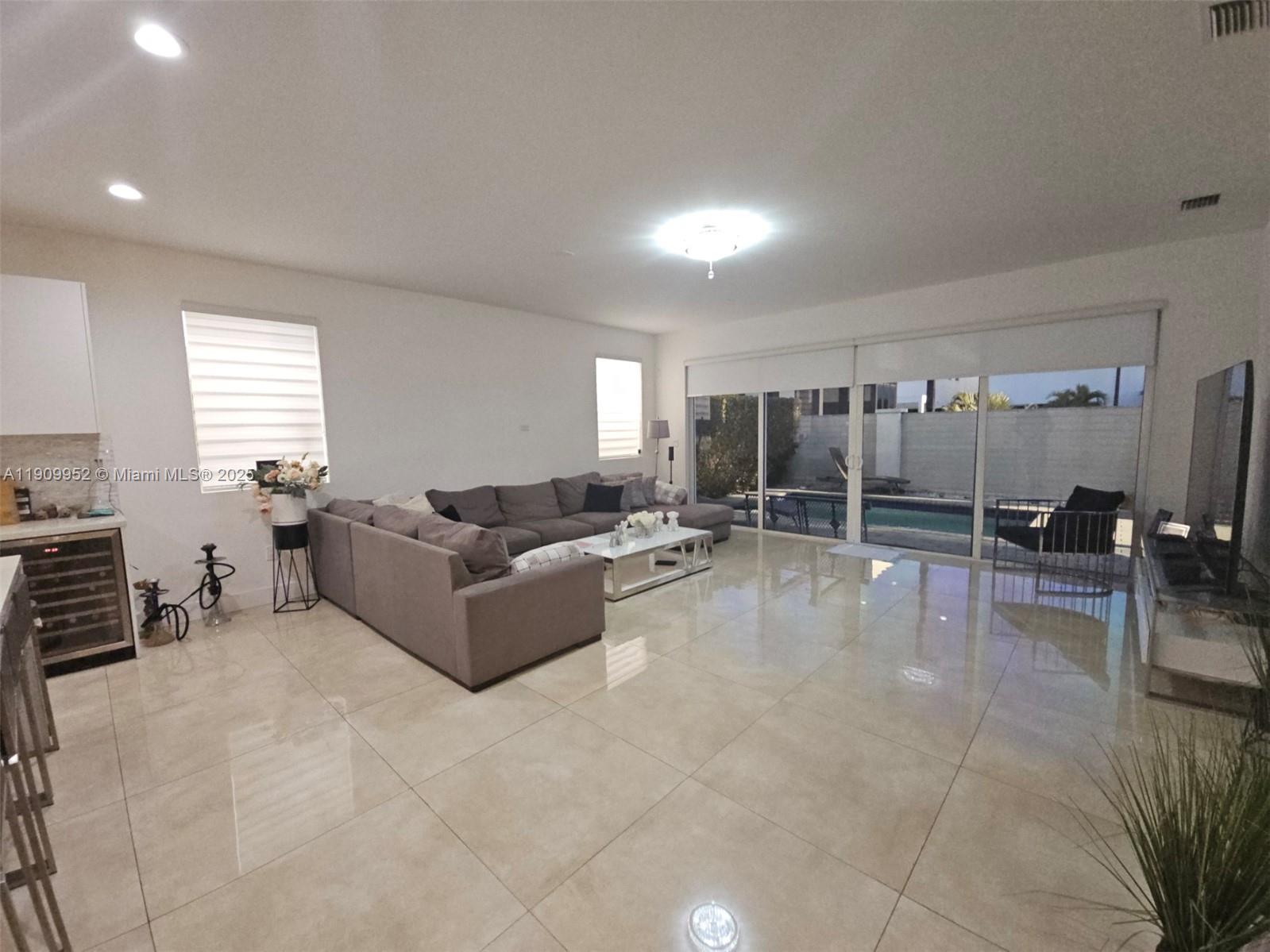 DORAL COMMONS RESIDENTIAL - Residential