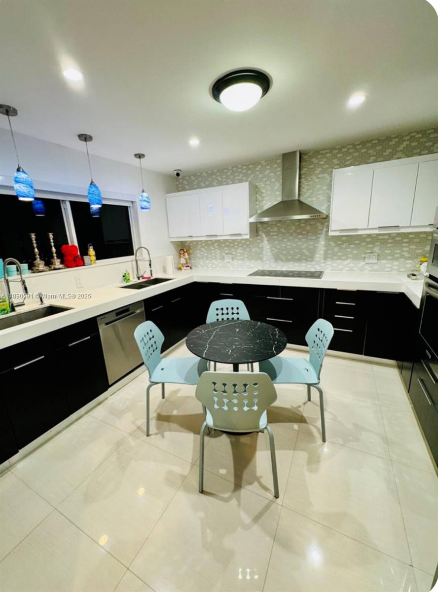 ALTOS DEL MAR NO 5 - Residential Lease