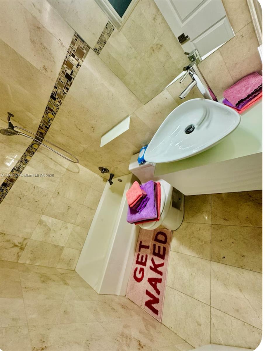 ALTOS DEL MAR NO 5 - Residential Lease