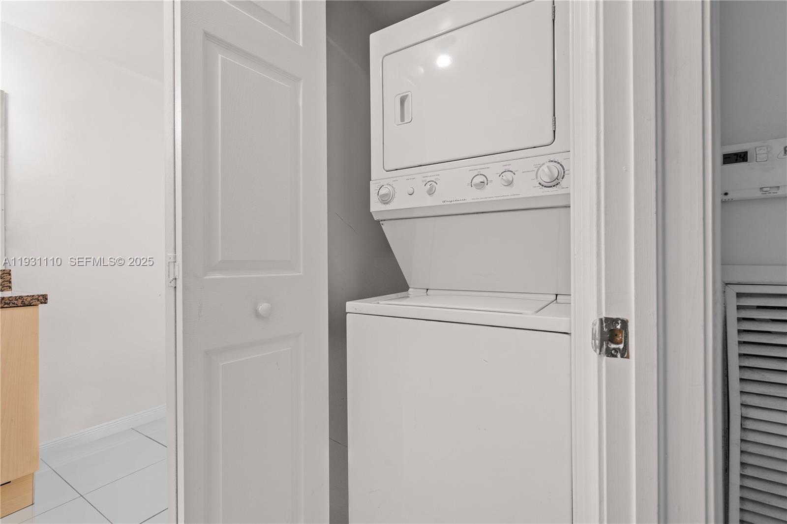 CASABLANCA VILLAS CONDO - Residential Lease