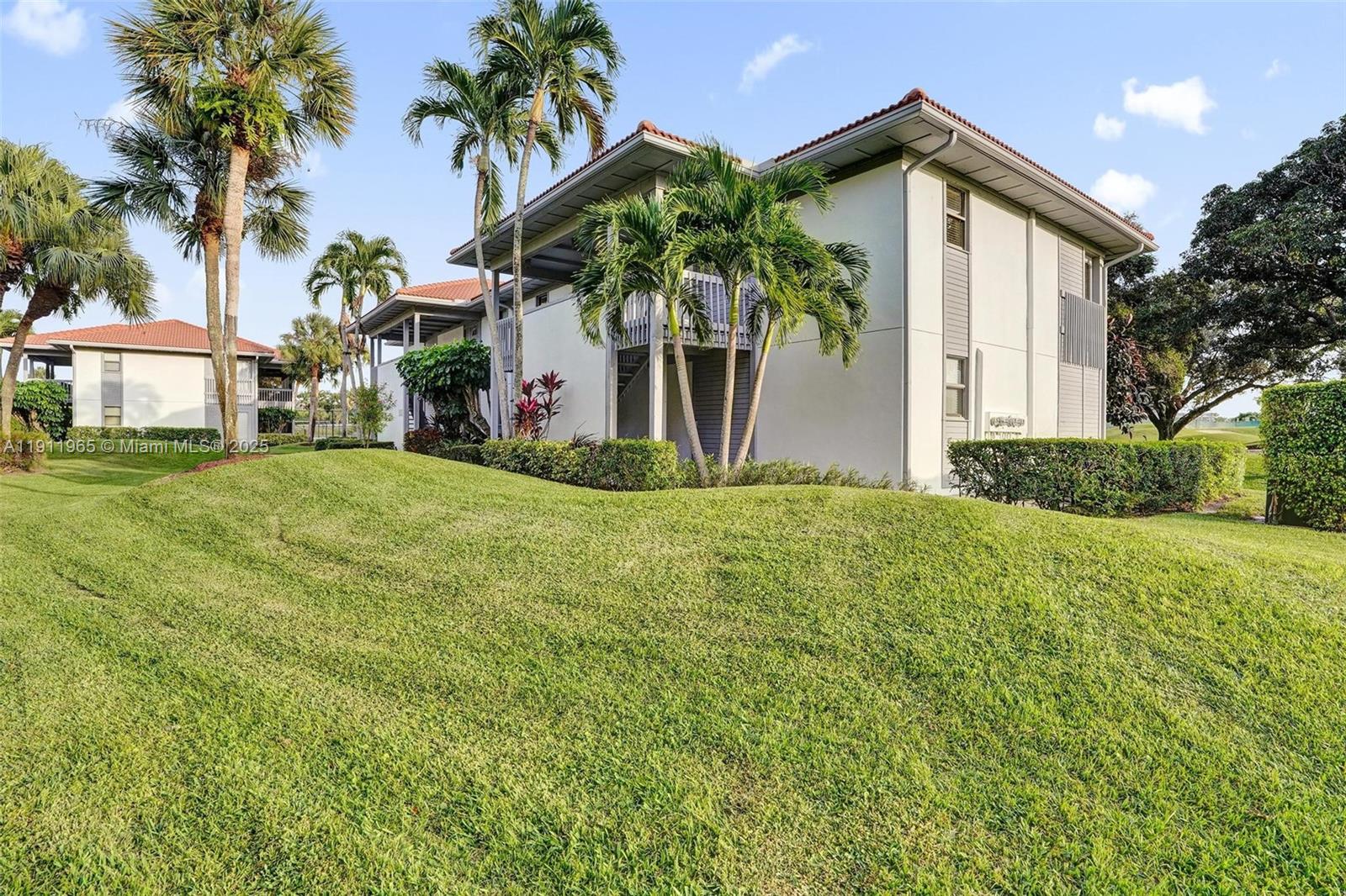 HAMMOCKS AT BOCA WEST CON - Residential