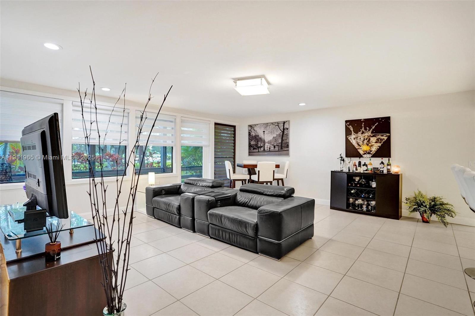 HAMMOCKS AT BOCA WEST CON - Residential