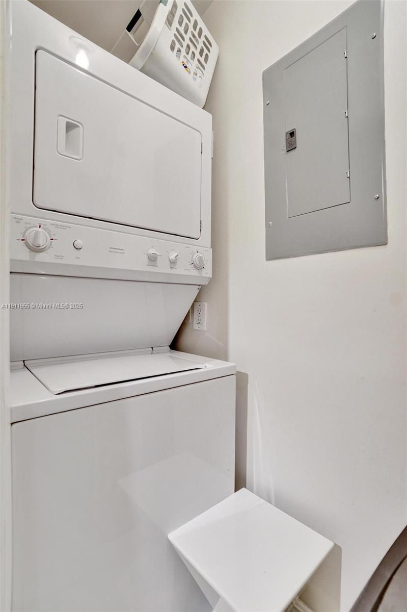 HAMMOCKS AT BOCA WEST CON - Residential