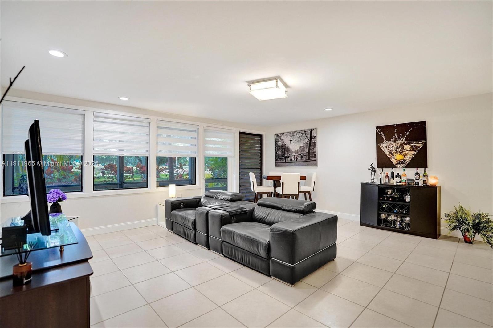 HAMMOCKS AT BOCA WEST CON - Residential