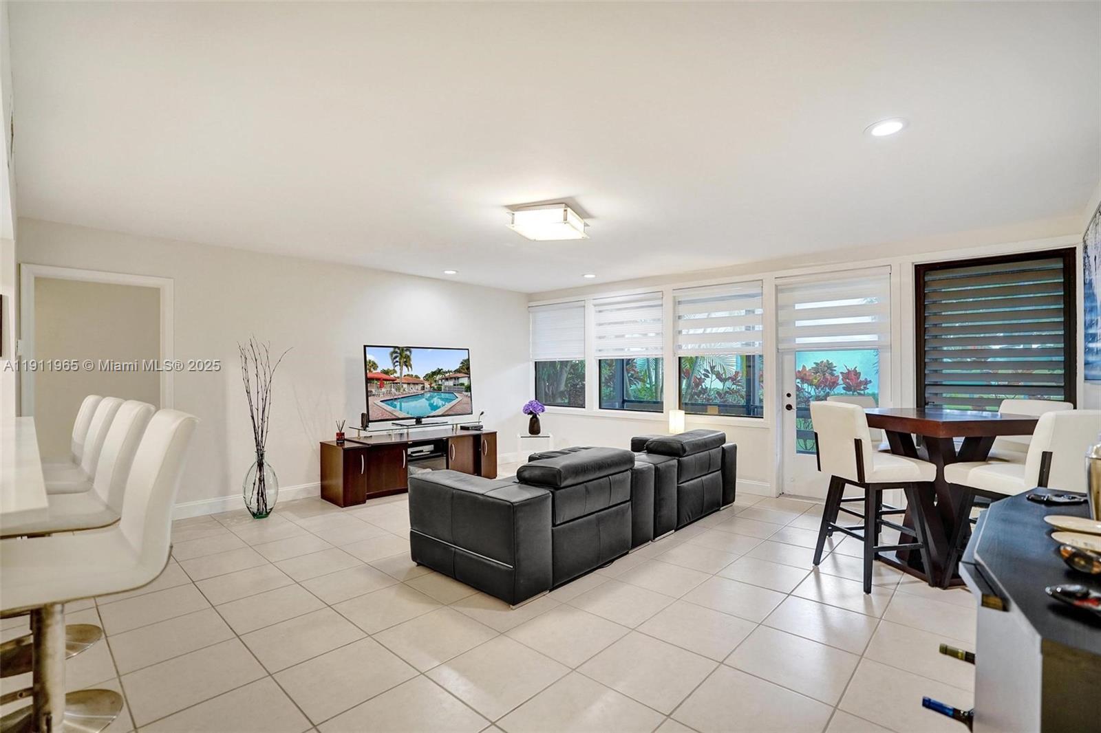 HAMMOCKS AT BOCA WEST CON - Residential