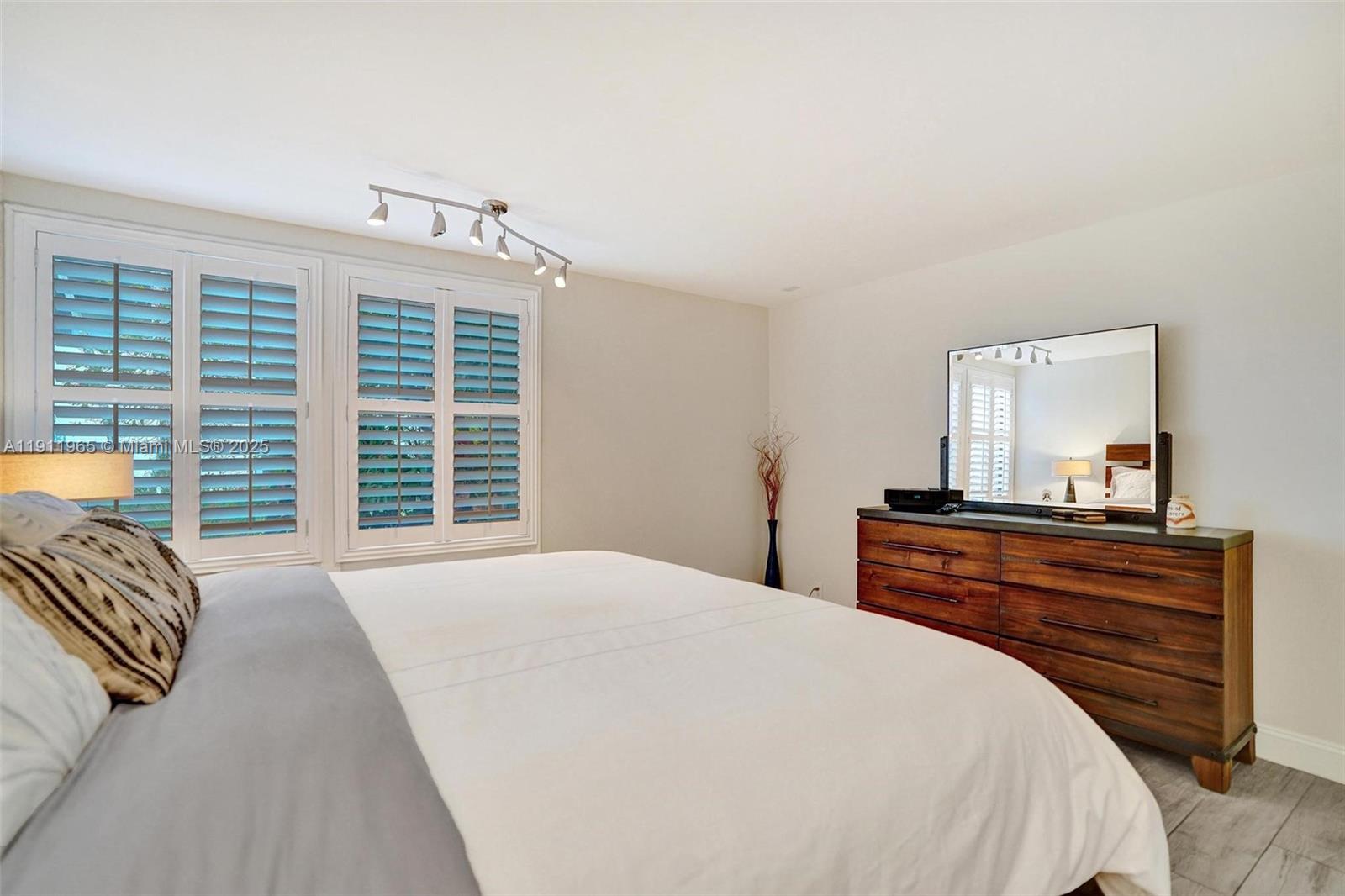 HAMMOCKS AT BOCA WEST CON - Residential