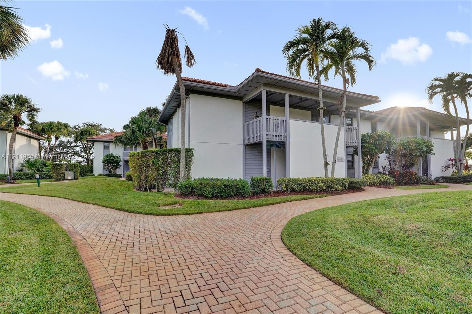 HAMMOCKS AT BOCA WEST CON - Residential