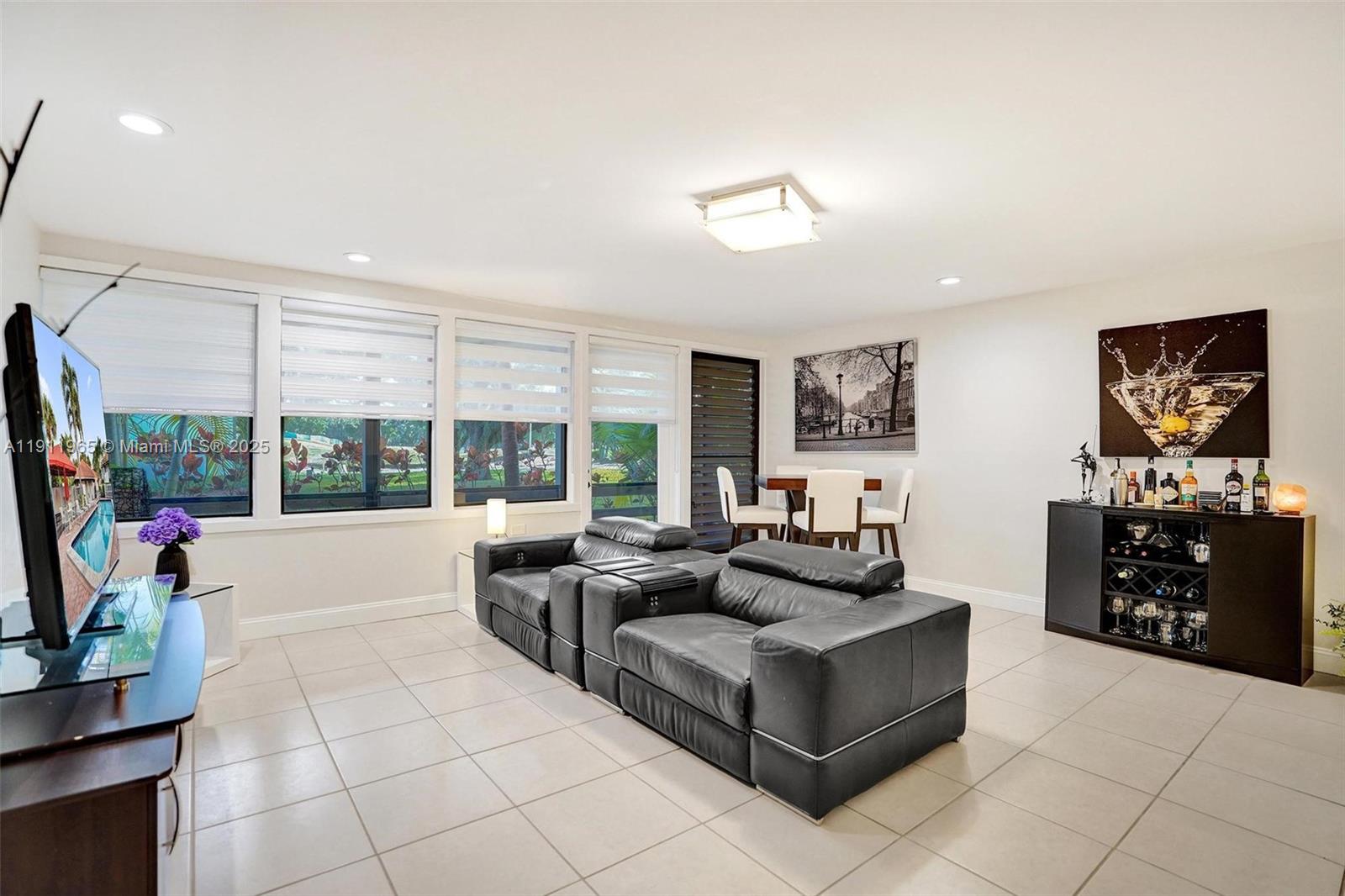 HAMMOCKS AT BOCA WEST CON - Residential