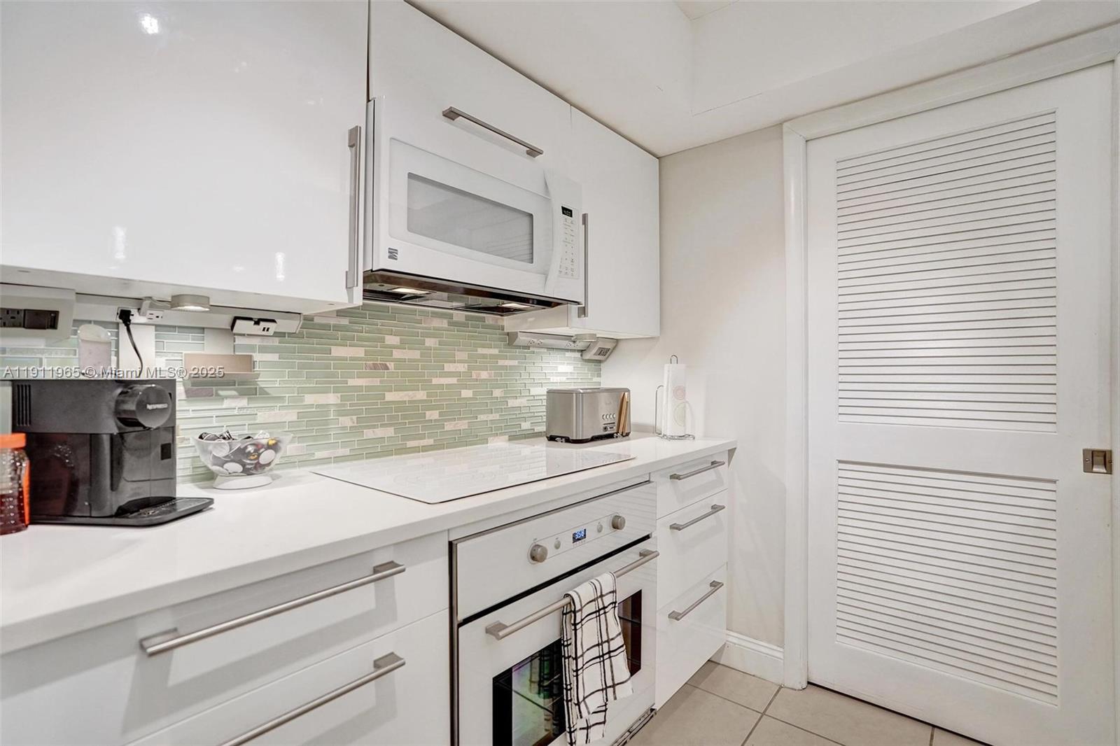 HAMMOCKS AT BOCA WEST CON - Residential