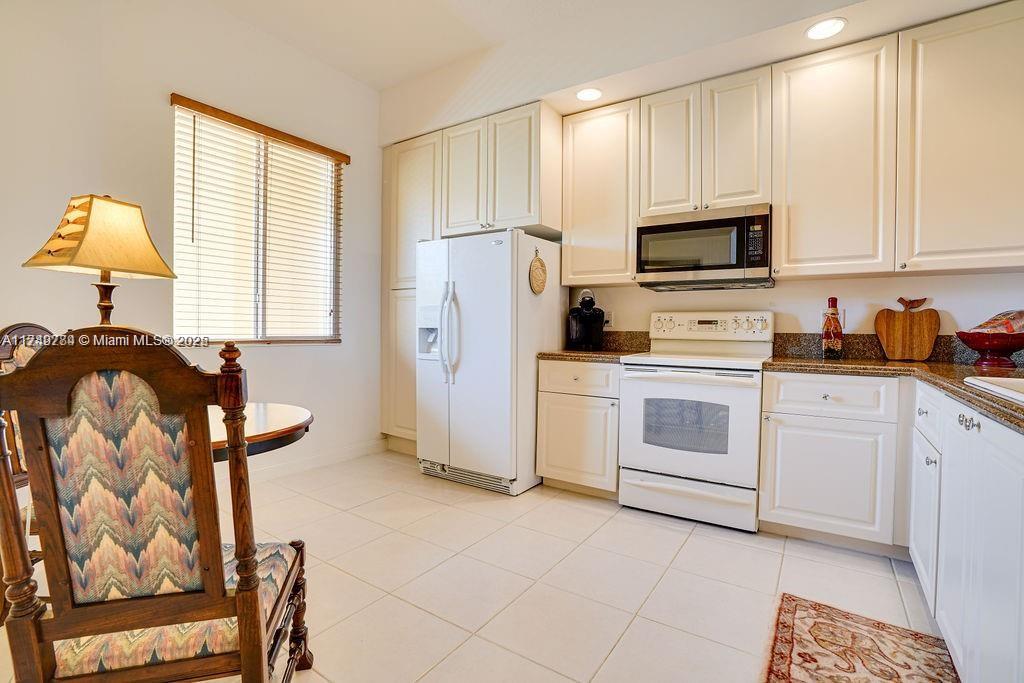 HARBOUR ISLE AT HUTCHINSO - Residential Lease