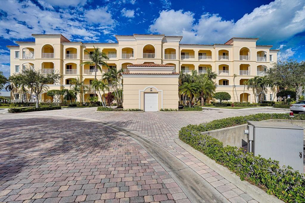 Gorgeous seasonal fully furnished 2/2 open floor layout. rental available April 01, 2025. ELECTRIC, water, WIFI, and Basic Cable included!! (3 month min required) Apartment features 10 Ft vaulted ceilings, Granite countertops. Massive size laundry room inside the unit with full size washer and dryer. Close to Resort style Pool, Clubhouse, Jacuzzi, Fitness Center, BBQ grills Tennis, Bocce and Pickle Ball.Watch the boats leave Harbour Isle Marina. This waterway is the only inlet that goes into the Ocean for 30+miles.Condo gets the beautiful North/South breezes from the Intercostal Waterway. No Smoking/No Pets. Community is gated with community pool, gym, pickle ball, tennis courts, shuffle board, and Clubhouse.