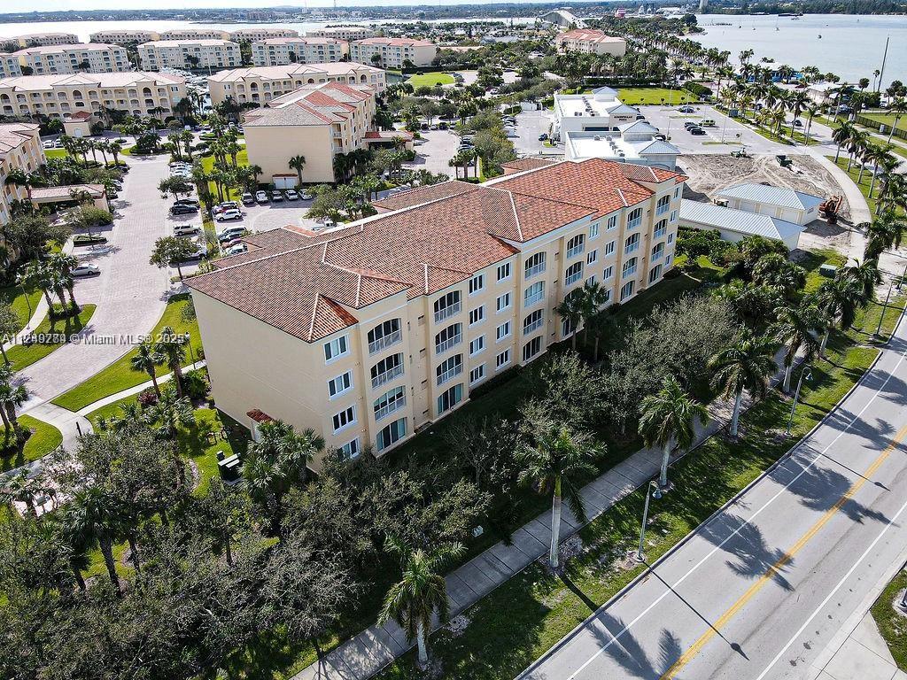 HARBOUR ISLE AT HUTCHINSO - Residential Lease