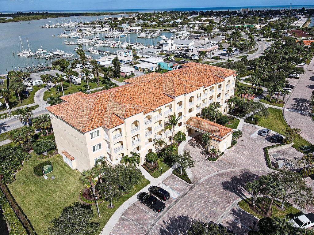 HARBOUR ISLE AT HUTCHINSO - Residential Lease