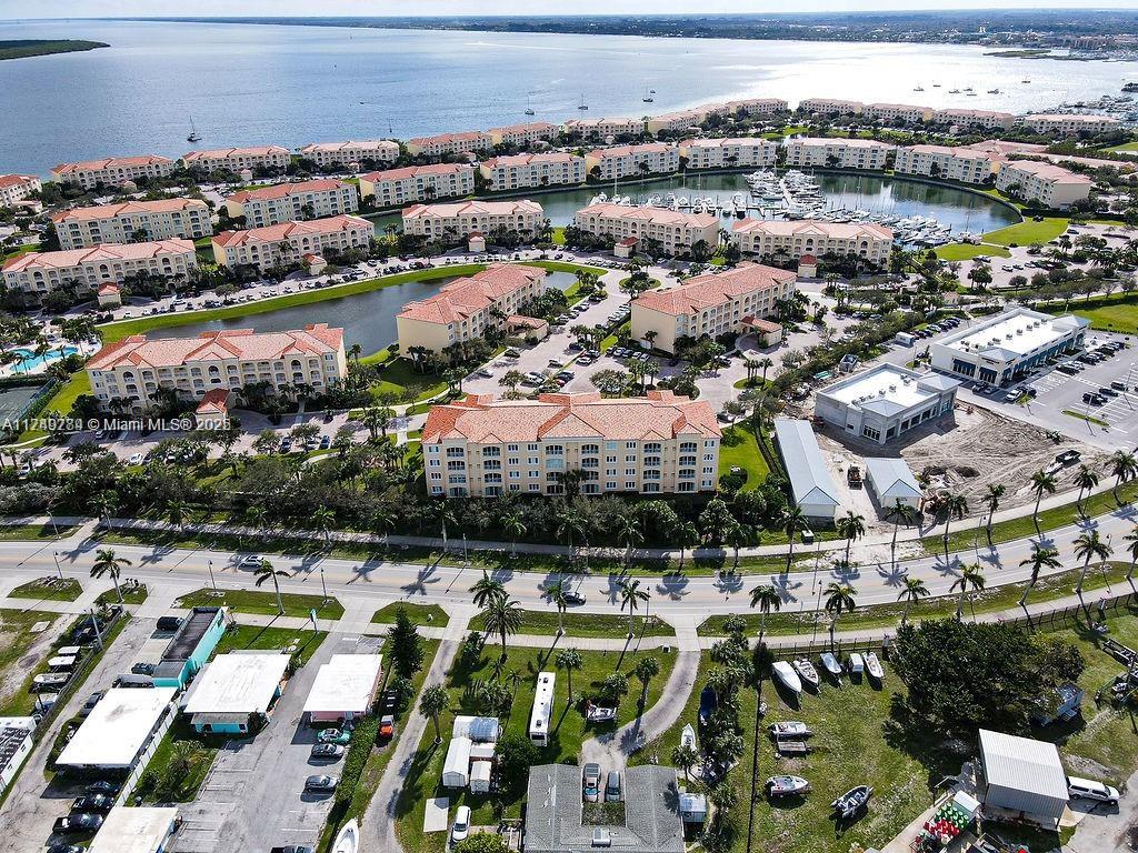 HARBOUR ISLE AT HUTCHINSO - Residential Lease