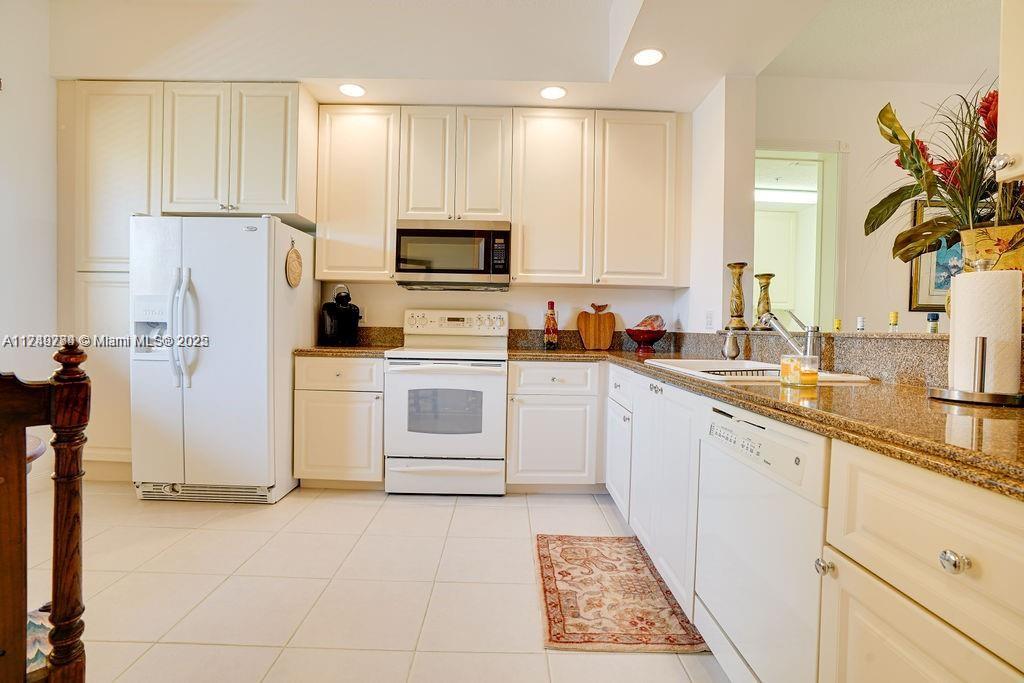 HARBOUR ISLE AT HUTCHINSO - Residential Lease