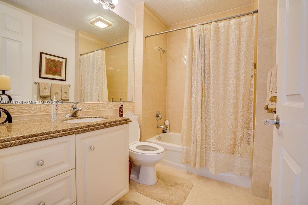 HARBOUR ISLE AT HUTCHINSO - Residential Lease