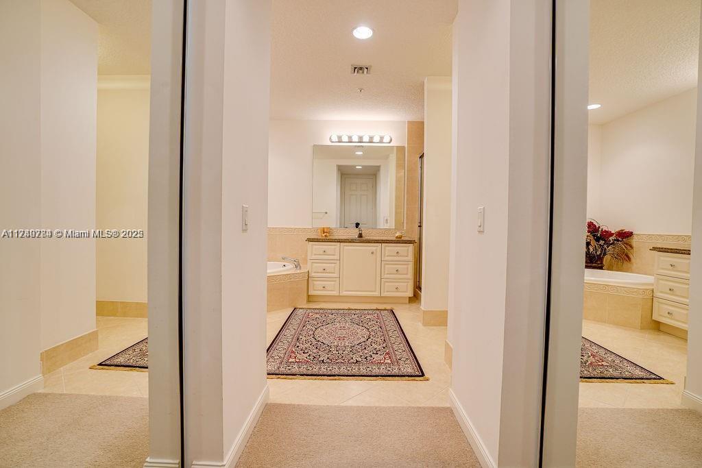 HARBOUR ISLE AT HUTCHINSO - Residential Lease