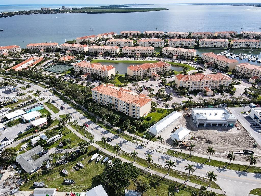 HARBOUR ISLE AT HUTCHINSO - Residential Lease