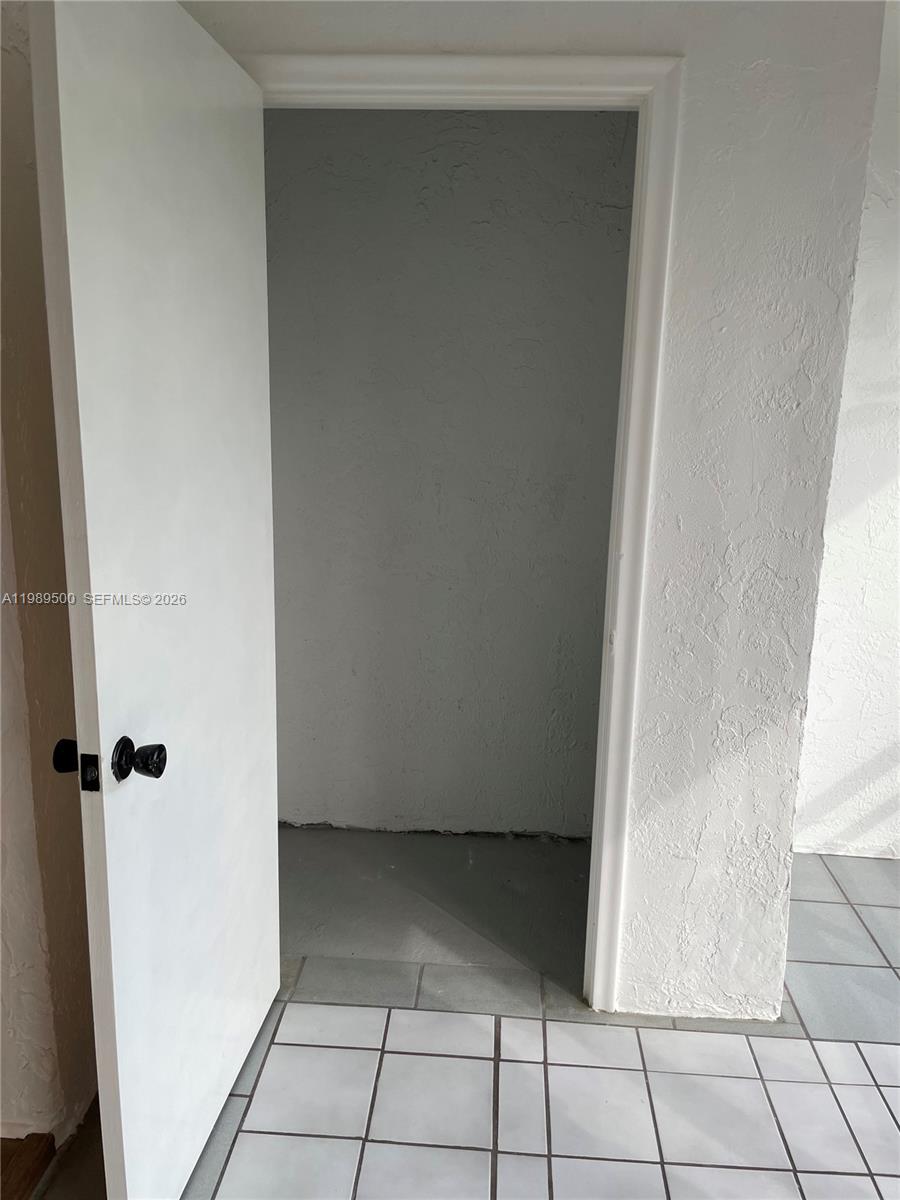 BOCA ENTRADA - Residential Lease