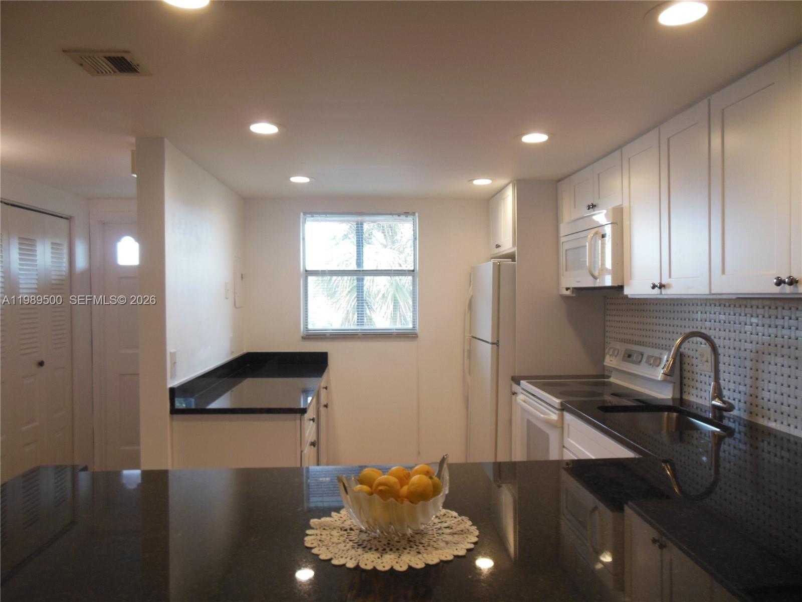 BOCA ENTRADA - Residential Lease