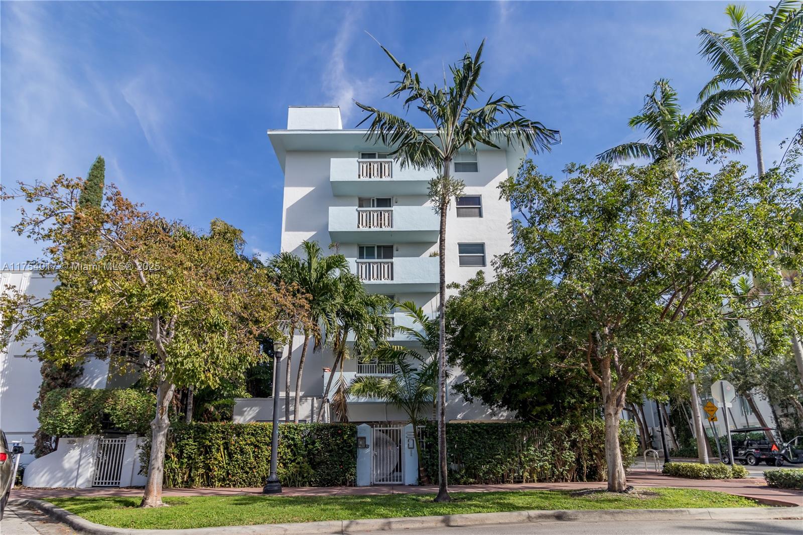 Property for Sale at 301 Jefferson Ave 4D, Miami Beach, Miami-Dade County, Florida - Bedrooms: 1 
Bathrooms: 1  - $385,000