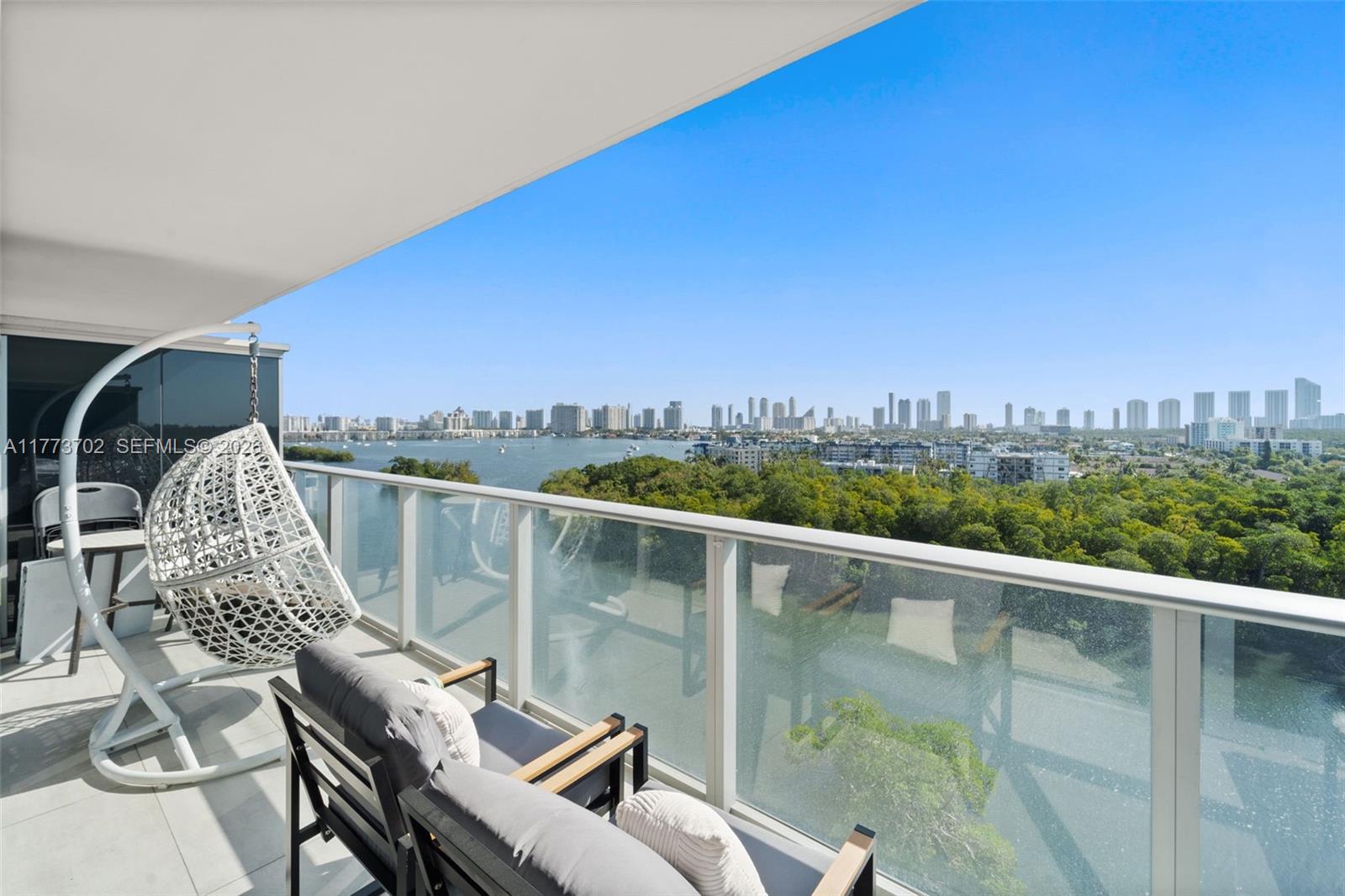 THE HARBOUR SOUTH CONDO - Residential