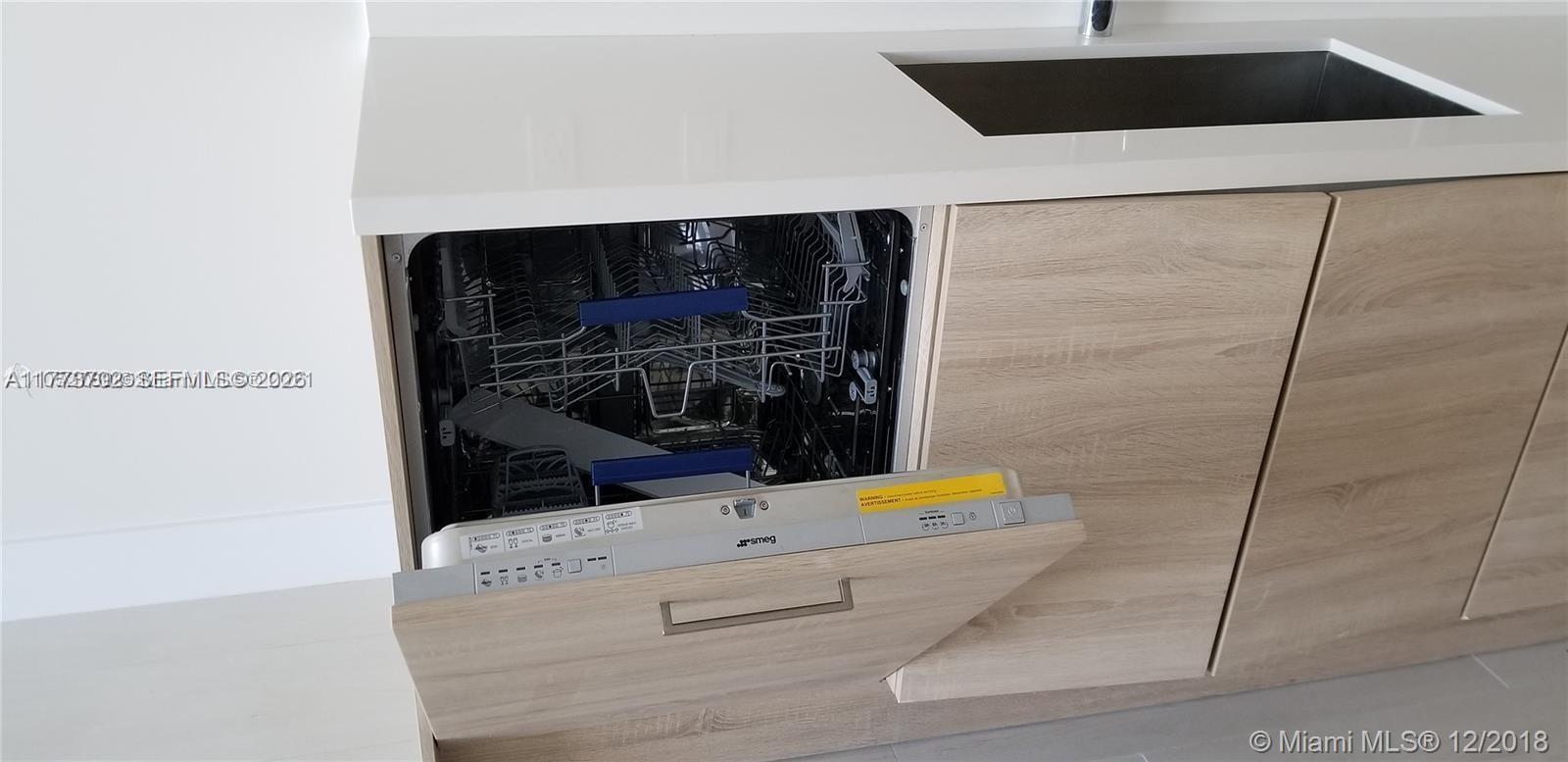 THE HARBOUR SOUTH CONDO - Residential