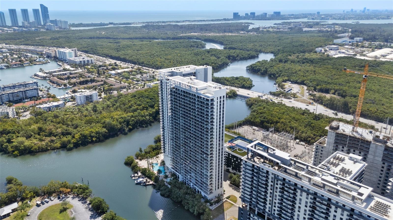 THE HARBOUR SOUTH CONDO - Residential