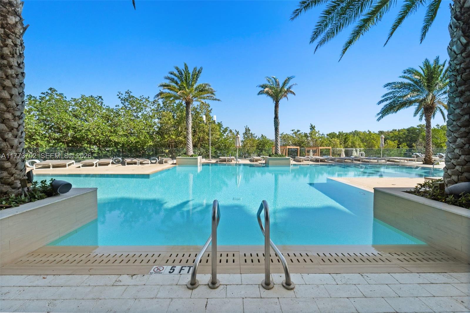 THE HARBOUR SOUTH CONDO - Residential