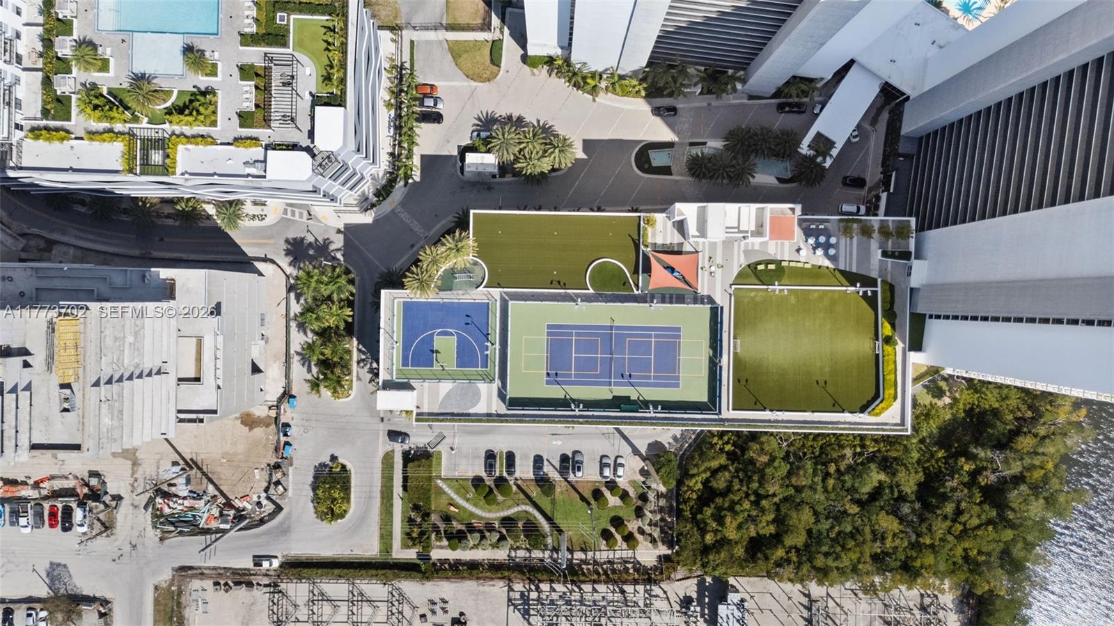 THE HARBOUR SOUTH CONDO - Residential