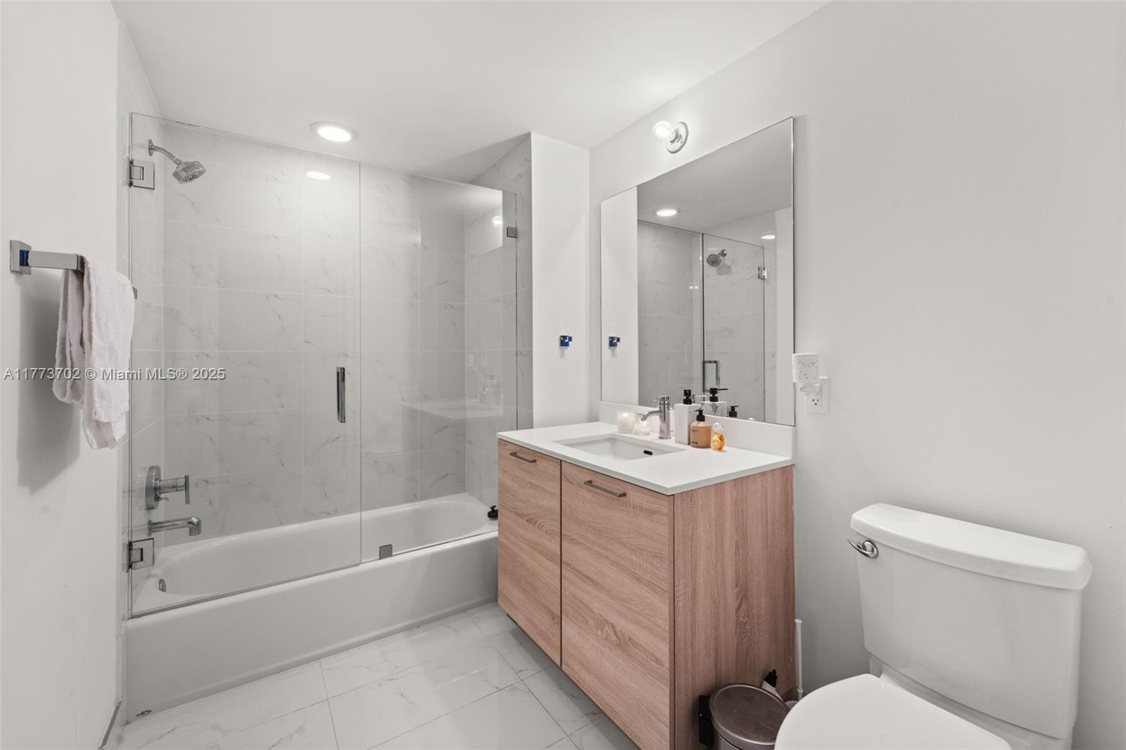 THE HARBOUR SOUTH CONDO - Residential