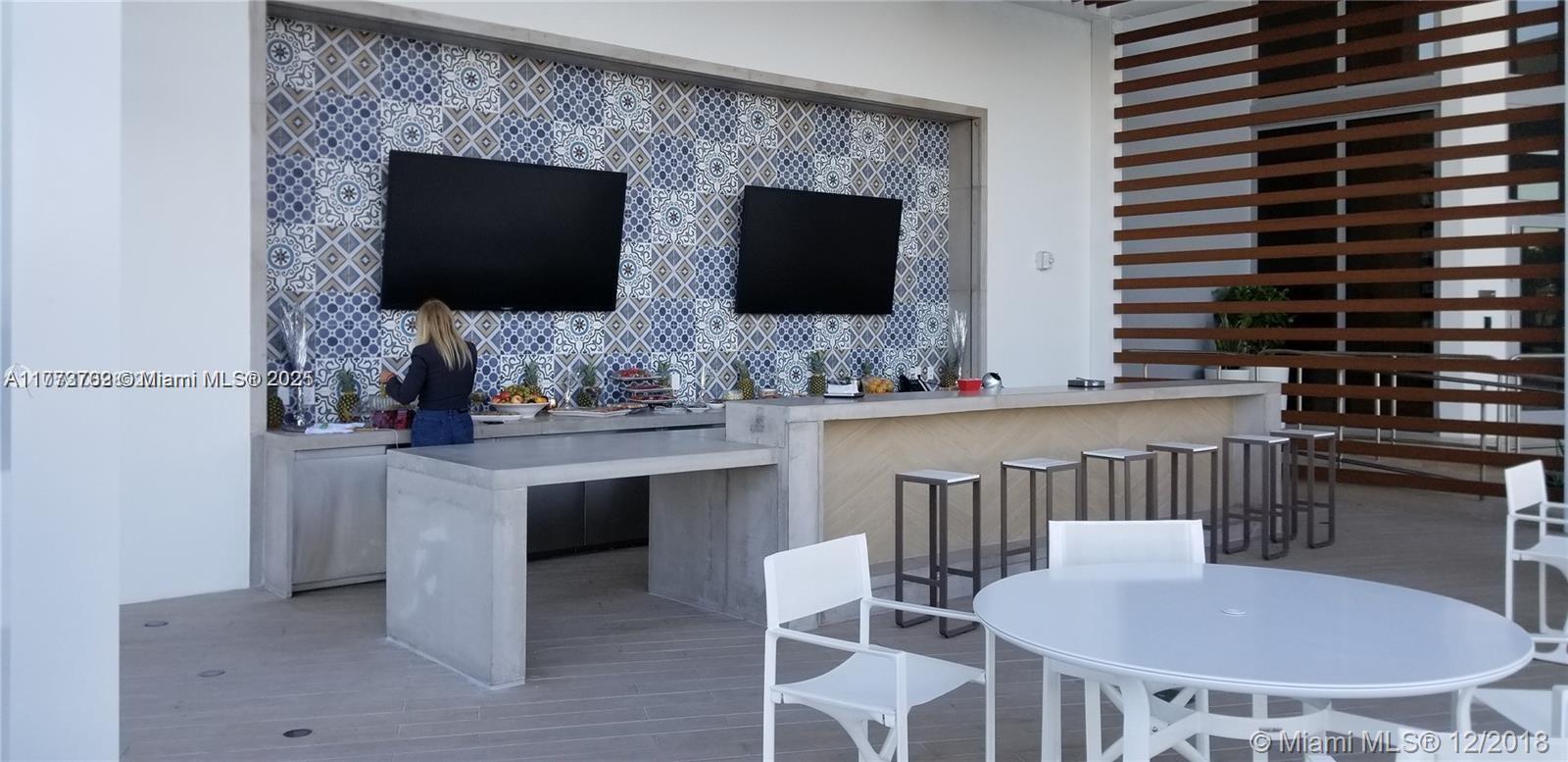 THE HARBOUR SOUTH CONDO - Residential