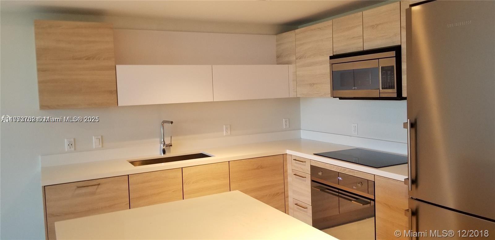 THE HARBOUR SOUTH CONDO - Residential