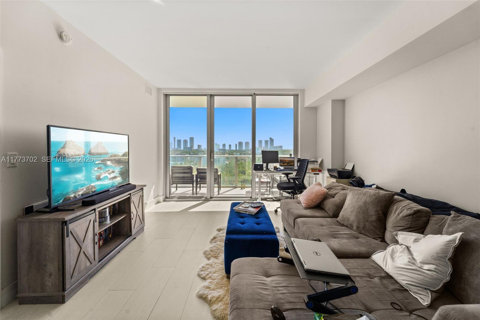 THE HARBOUR SOUTH CONDO - Residential