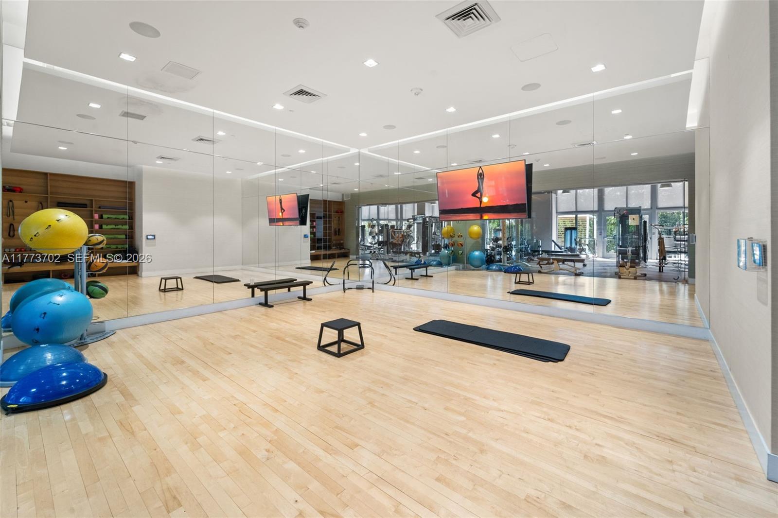 THE HARBOUR SOUTH CONDO - Residential