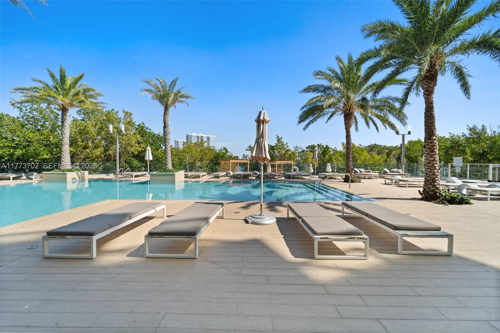 THE HARBOUR SOUTH CONDO - Residential