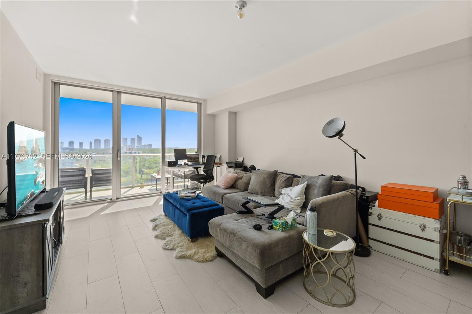 THE HARBOUR SOUTH CONDO - Residential