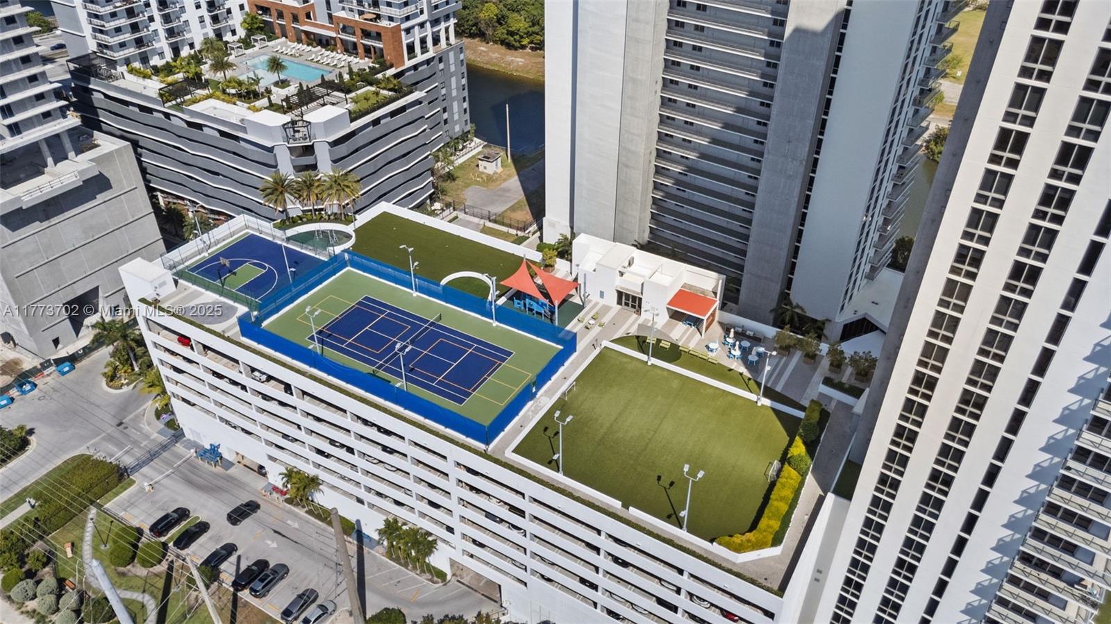 THE HARBOUR SOUTH CONDO - Residential