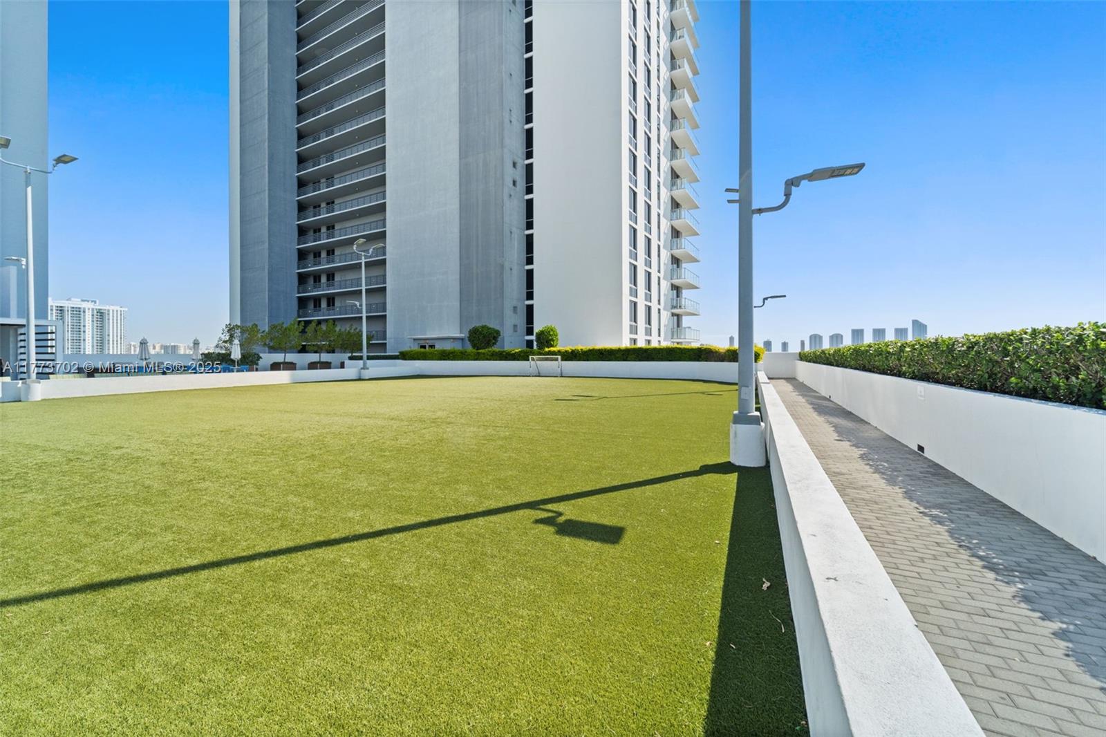 THE HARBOUR SOUTH CONDO - Residential