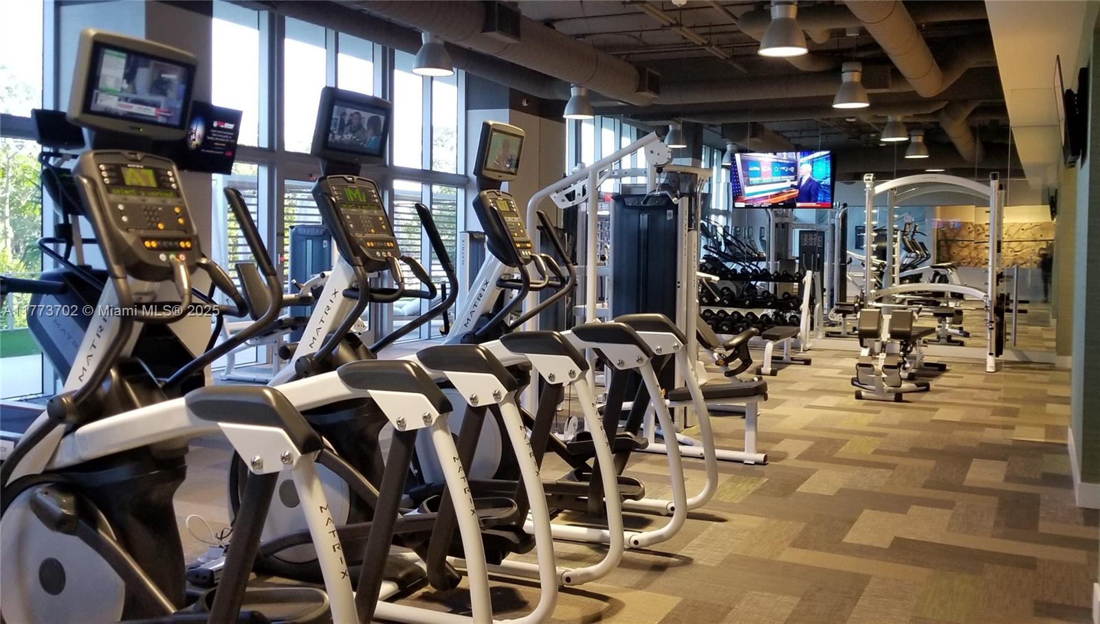 THE HARBOUR SOUTH CONDO - Residential