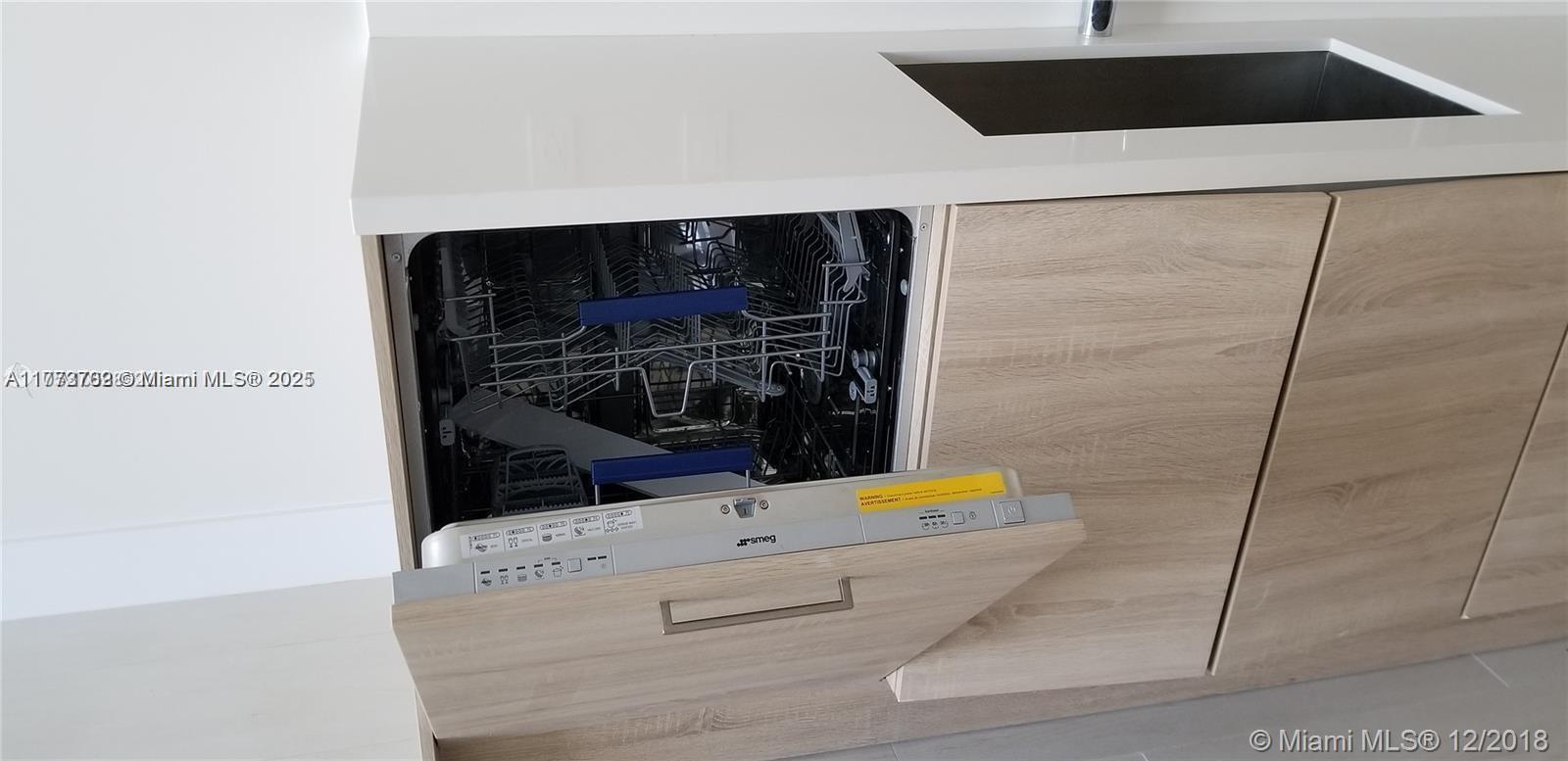 THE HARBOUR SOUTH CONDO - Residential