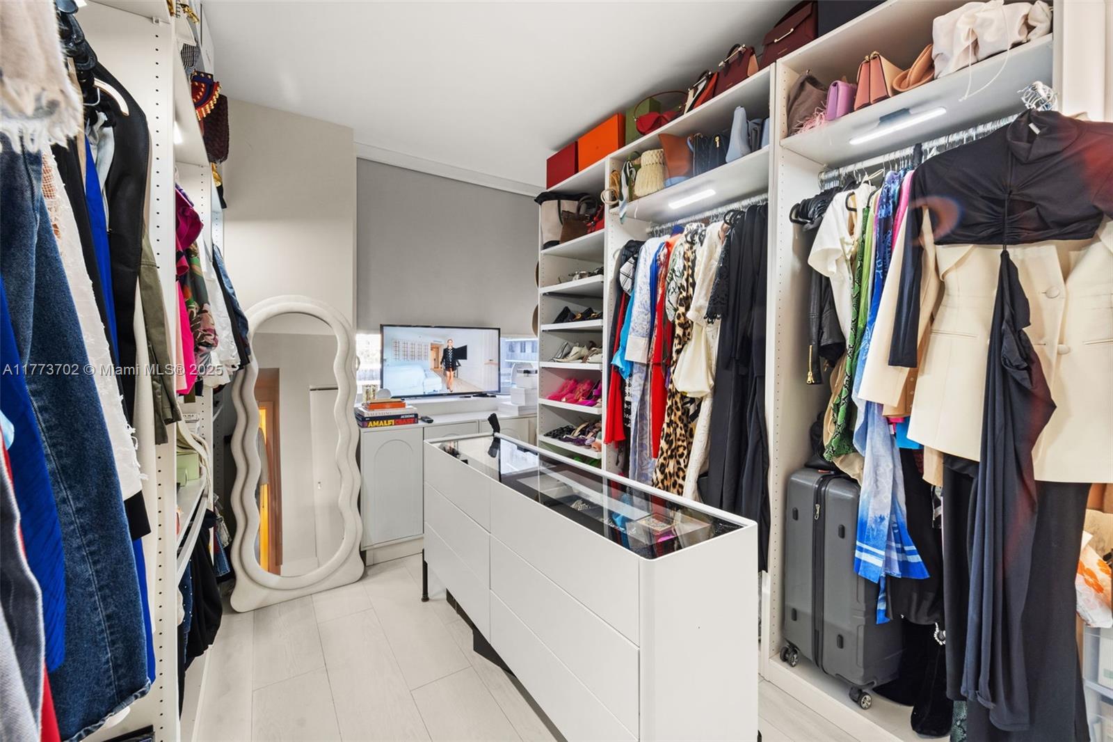 THE HARBOUR SOUTH CONDO - Residential