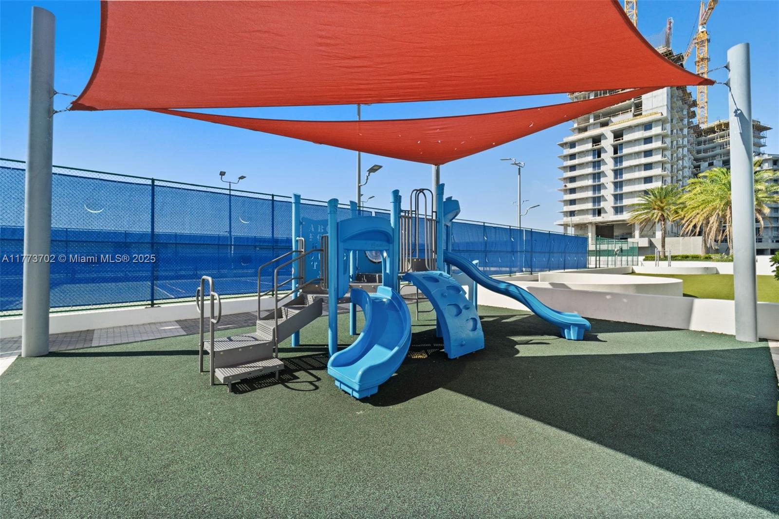 THE HARBOUR SOUTH CONDO - Residential