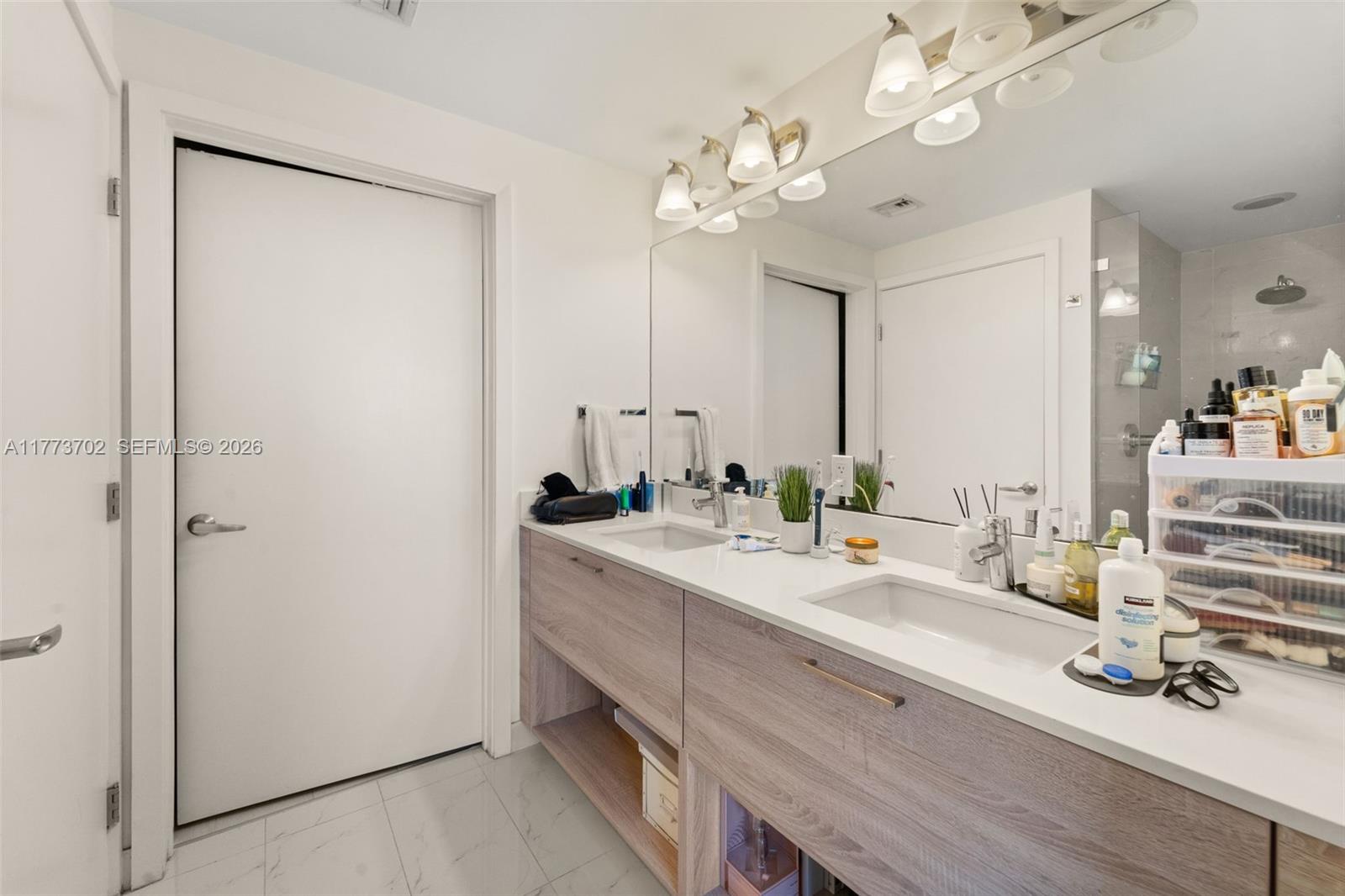 THE HARBOUR SOUTH CONDO - Residential