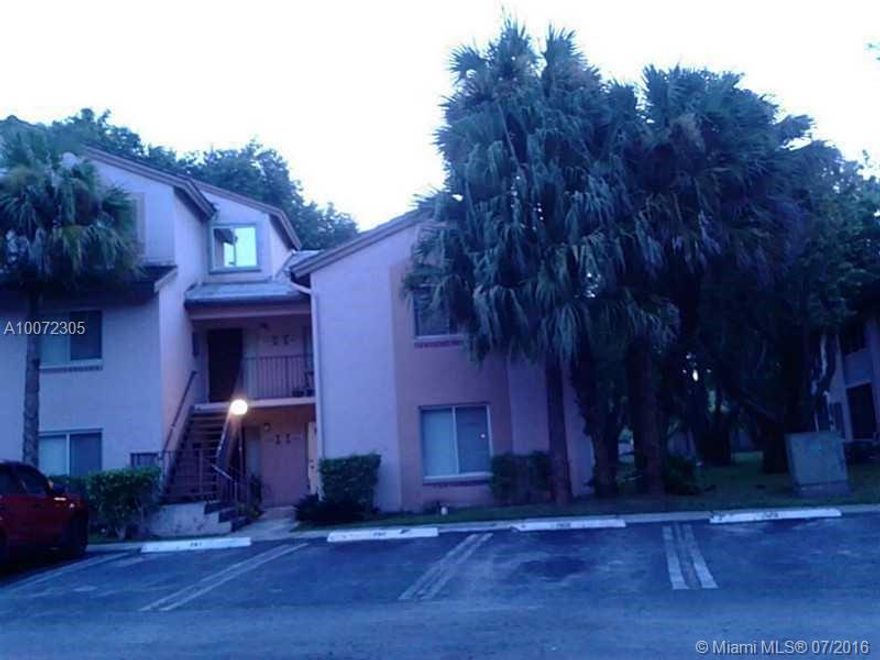 GREAT OPPORTUNITY PARC VISTA CONDO 2 LARG  BEDROOM AND 2 BATH IN GATED COMMUNITY WITH  CLUB HOUSE ,W/POOL,GYM ,RACQUETBALL,VOLLEYBALL AND TENNIS COURTS  .SCREENED PATIO,VACANT EASY TO SHOW . LOCATE ON THE FIRST FLOOR ,NEAR SHOPPING AREAS,SCHOOLS ,SECURITY .