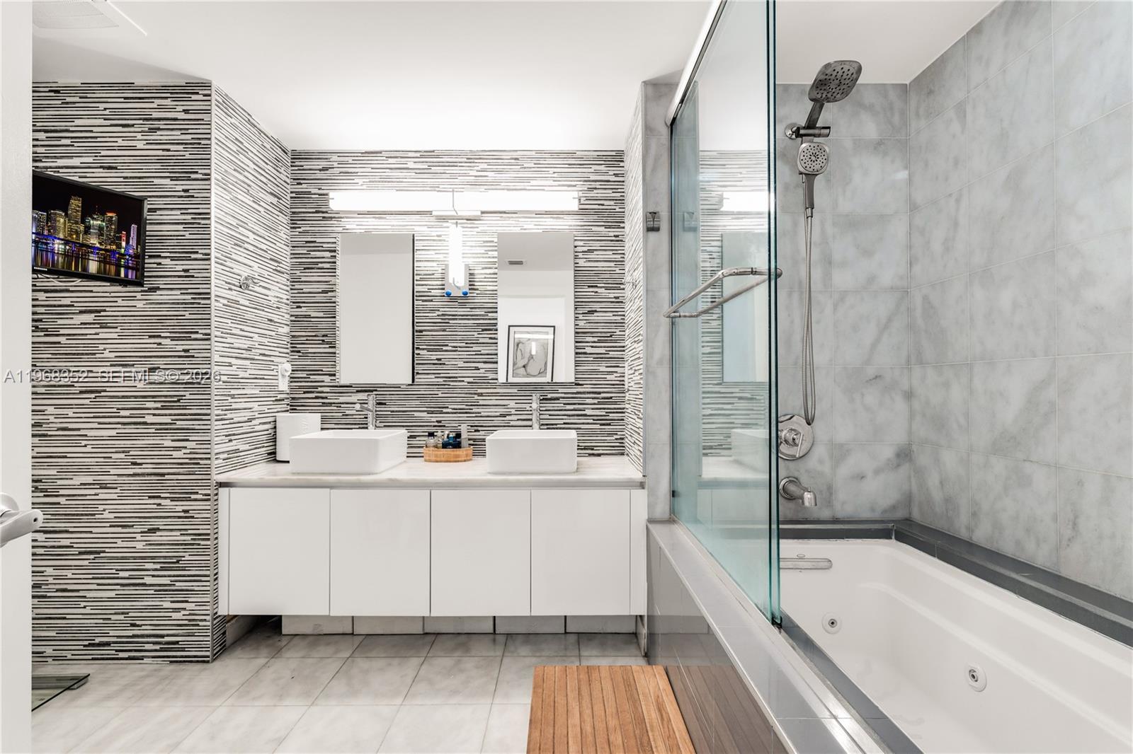 BLUE CONDO - Residential