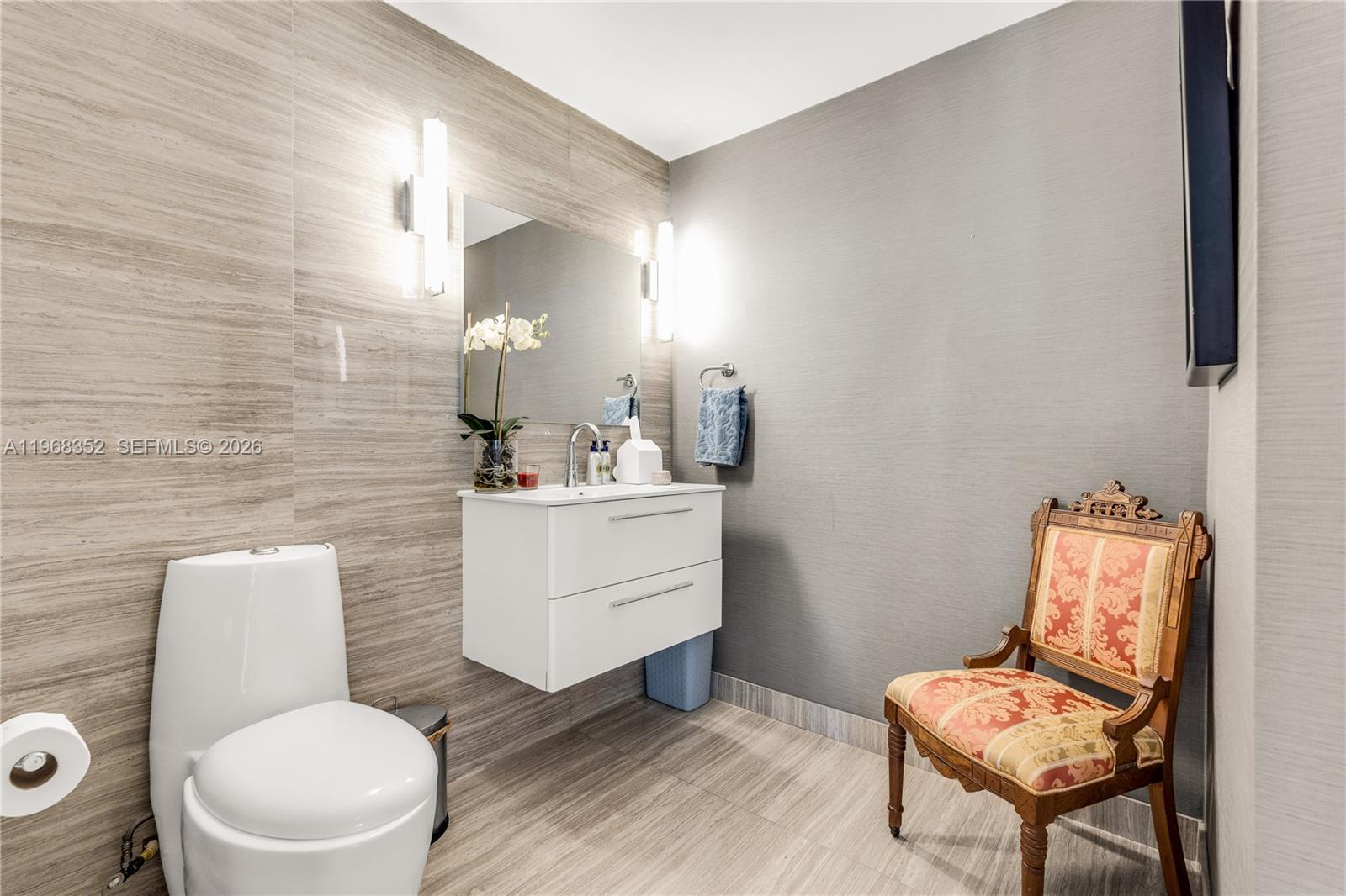 BLUE CONDO - Residential