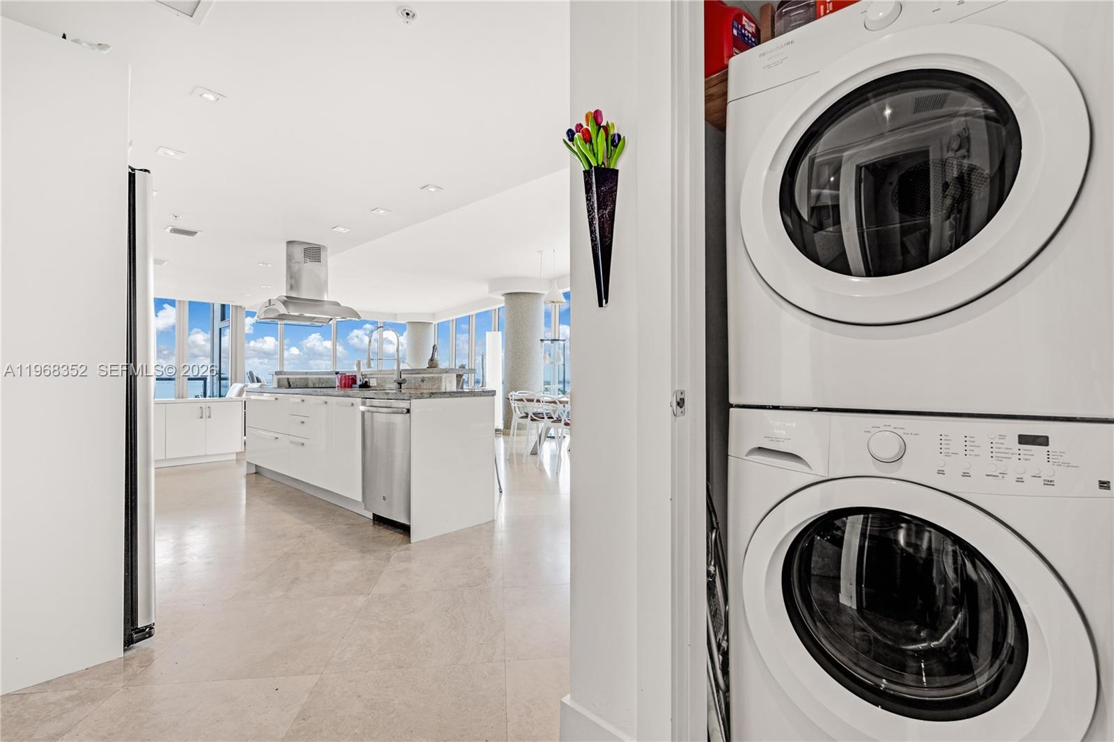 BLUE CONDO - Residential